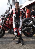 Desti Jatuh Cinta Pada Ducati