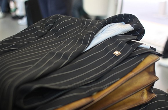 5 Cara Mengepak Pakaian Formal Saat Traveling