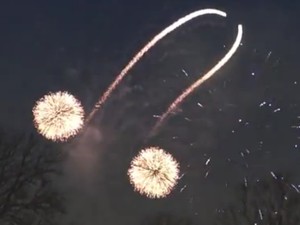 Kembang Api Bentuk Penis Ramaikan Langit Glasgow
