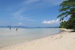 Pantai Cemara di Raja Ampat, Cantiknya Menghipnosis