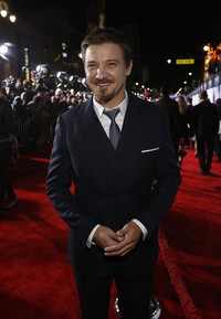 Aktor Jeremy Renner juga terlihat hadir di acara tersebut. REUTERS/Mario Anzuoni.
