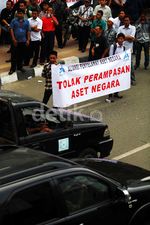 Dihadang Dosen dan Karyawan, Eksekusi Trisakti Batal