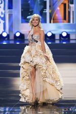 Parade Gaun Malam Kontestan Miss Universe 2013 (3)