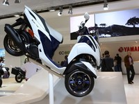 Yamaha mulai memasuki segmen sepeda motor atau skuter 3 roda dengan memperkenalkan Tricity, skuter bongsor terbaru dari Yamaha di ajang EICMA 2013.
