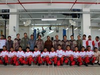     Di luas tanah 4.265 m2, dengan luas bangunan 5.948 m2. Di dalamnya memiliki ruang tunggu konsumen, ruang VIP, dan ruang bermain anak, 6 stall dengan 2 stall ekspres dan fasiltas terbaru lainnya.