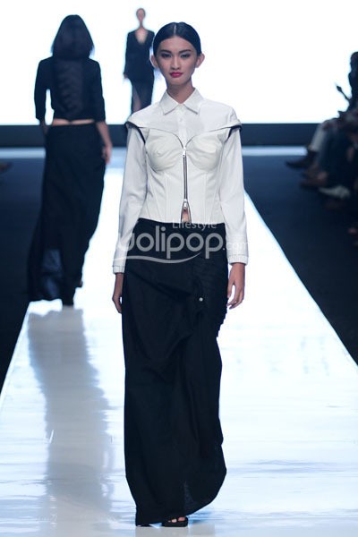 Jakarta, Indonesia - 19 Oktober 2013. Jeffry Tan Prism Summer 2014. Jakarta Fashion Week 2014 at Senayan City. Jakarta. [Foto: Mohammad Abduh/Wolipop]