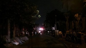 Kebakaran di Matraman Berhasil Dipadamkan, Warga Mengungsi di Jalan