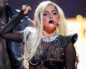 Lady Gaga Akan Menyanyi di Luar Angkasa