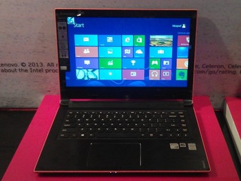 Ingat Lenovo IdeaPad Yoga? Pada dasarnya Lenovo Flex dengan layar 14 inch adalah produk sejenis yang bisa berubah bentuk, yakni laptop dan stand pada saat diputar 300 derajat.     