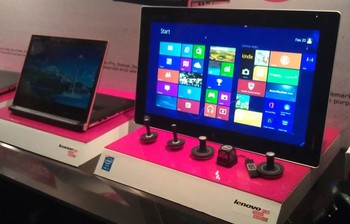 Selain dua seri Flex 14, Lenovo juga merilis Flex 20. Ini adalah desktop all in one, juga dengan dua mode berbeda yakni stand dan table. Pada mode stand, sudut layarnya bisa dimiringkan antara 15-70 derajat. Sementara pada mode table, perangkat ini bisa ditidurkan seperti meja sehingga seru jika dipakai main game beramai-ramai.     