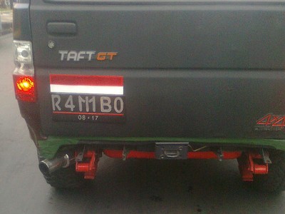 Pelat Mobilnya Rambo