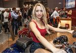 Wanita Cantik Seksi di Pameran Sepeda Motor Dunia