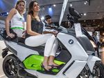 Wanita Cantik Seksi di Pameran Sepeda Motor Dunia