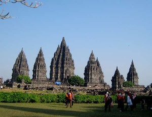 Candi Prambanan: Cinta Bertepuk Sebelah Tangan