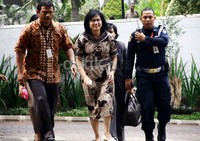 Karen memenui panggilan penyidik KPK untuk menjalani pemeriksaan sebagai saksi dalam kasus suap SKK Migas. Lamhot Aritonang/detikFoto.