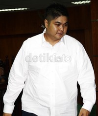 Dalam persidangan ini, Simon didakwa dengan Pasal 5 ayat 1 huruf a atau Pasal 5 ayat 1 huruf b atau Pasal 13 UU Pemberantasan Tindak Pidana Korupsi. Lamhot Aritonang/detikFoto.