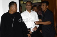 Deddy sendiri memang tidak akan mengajukan nota keberatan. Agar sidang bisa cepat selesai, Deddy meminta langsung diadakan pemeriksaan saksi. Lamhot Aritonang/detikFoto.