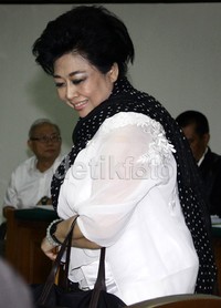 Namun, Hartati membantah dan mengaku tidak tahu menahu soal duit Rp 3 miliar yang diberikan ke Amran. Lamhot Aritonang/detikFoto.