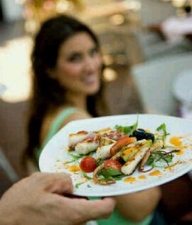 Sendok Besar dan Piring Kecil Membuat Porsi Makan Lebih Sedikit