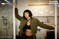 Eunhyuk berubah menjadi Natalie Portman di film 'Léon: The Professional'. (SME)