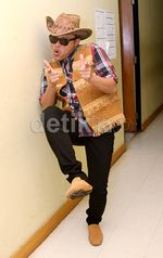 Yiha! Sule dan Anak Kompak Bergaya Cowboy