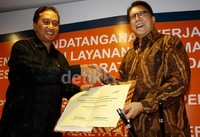 Selain itu, nantinya juga akan dipasangkan mesin EDC BNI di loket-loket Kereta Api Indonesia.