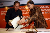 Sekitar 27.000 pegawai PT KAI juga akan melakukan payroll dan mendapatkan kartu multi fungsi dari BNI.