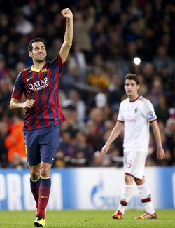 Sergio Busquets merayakan gol yang dibuatnya di menit ke-39. Reuters/Gustau Nacarino.
