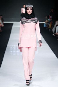 Jakarta, Indonesia - 19 Oktober. Jenahara Eastern Opulence. Jakarta Fashion Week 2014 at Senayan City. 19 Oktober 2013. Jakarta. [Foto: Mohammad Abduh/Wolipop]