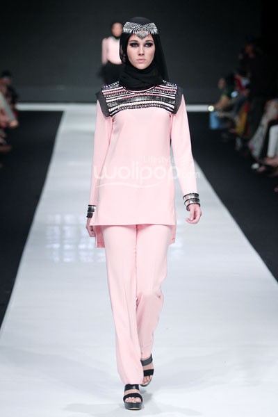 Jakarta, Indonesia - 19 Oktober. Jenahara Eastern Opulence. Jakarta Fashion Week 2014 at Senayan City. 19 Oktober 2013. Jakarta. [Foto: Mohammad Abduh/Wolipop]