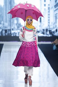 Jakarta, Indonesia - 19 Oktober 2013. Dian Pelangi Pop Batik. Jakarta Fashion Week 2014 at Senayan City. Jakarta. [Foto: Mohammad Abduh/Wolipop]