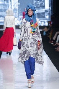 Jakarta, Indonesia - 19 Oktober 2013. Dian Pelangi Pop Batik. Jakarta Fashion Week 2014 at Senayan City. Jakarta. [Foto: Mohammad Abduh/Wolipop]