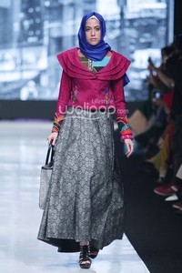 Jakarta, Indonesia - 19 Oktober 2013. Dian Pelangi Pop Batik. Jakarta Fashion Week 2014 at Senayan City. Jakarta. [Foto: Mohammad Abduh/Wolipop]