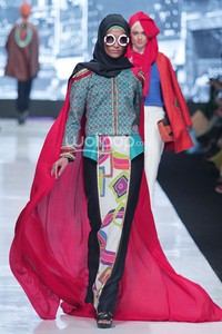 Jakarta, Indonesia - 19 Oktober 2013. Dian Pelangi Pop Batik. Jakarta Fashion Week 2014 at Senayan City. Jakarta. [Foto: Mohammad Abduh/Wolipop]