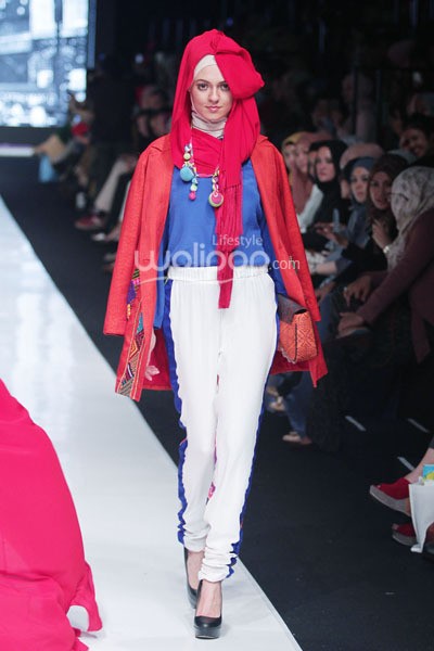 Jakarta, Indonesia - 19 Oktober 2013. Dian Pelangi Pop Batik. Jakarta Fashion Week 2014 at Senayan City. Jakarta. [Foto: Mohammad Abduh/Wolipop]