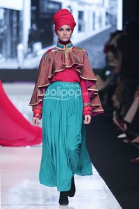 Jakarta, Indonesia - 19 Oktober 2013. Dian Pelangi Pop Batik. Jakarta Fashion Week 2014 at Senayan City. Jakarta. [Foto: Mohammad Abduh/Wolipop]