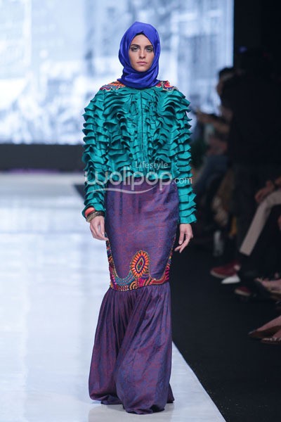 Jakarta, Indonesia - 19 Oktober 2013. Dian Pelangi Pop Batik. Jakarta Fashion Week 2014 at Senayan City. Jakarta. [Foto: Mohammad Abduh/Wolipop]