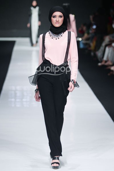 Jakarta, Indonesia - 19 Oktober. Jenahara Eastern Opulence. Jakarta Fashion Week 2014 at Senayan City. 19 Oktober 2013. Jakarta. [Foto: Mohammad Abduh/Wolipop]