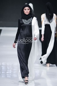 Jakarta, Indonesia - 19 Oktober. Jenahara Eastern Opulence. Jakarta Fashion Week 2014 at Senayan City. 19 Oktober 2013. Jakarta. [Foto: Mohammad Abduh/Wolipop]