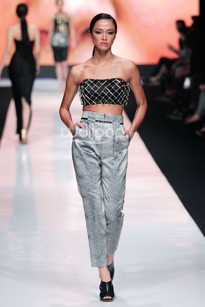 Jakarta, Indonesia - 19 Oktober. Yosafat Dwi Kurniawan National Treasure. Jakarta Fashion Week 2014 at Senayan City. 19 Oktober 2013. Jakarta. [Foto: Mohammad Abduh/Wolipop]