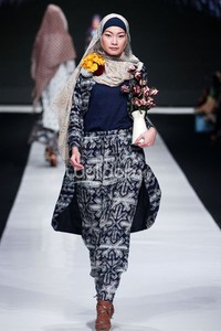 Jakarta, Indonesia - 19 Oktober. NurZahra Folk Solitude. Jakarta Fashion Week 2014 at Senayan City. 19 Oktober 2013. Jakarta. [Foto: Mohammad Abduh/Wolipop]
