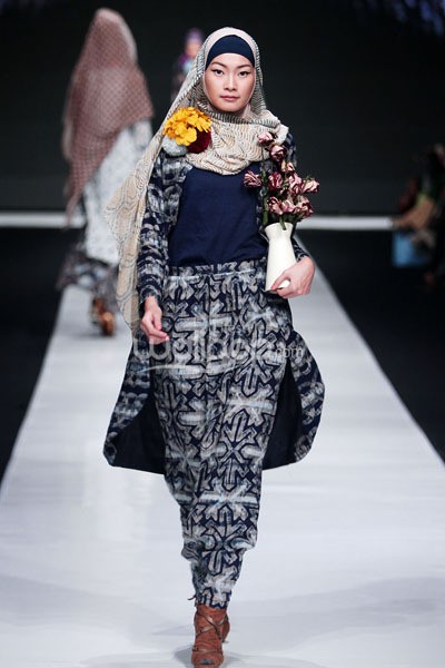 Jakarta, Indonesia - 19 Oktober. NurZahra Folk Solitude. Jakarta Fashion Week 2014 at Senayan City. 19 Oktober 2013. Jakarta. [Foto: Mohammad Abduh/Wolipop]