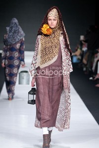 Jakarta, Indonesia - 19 Oktober. NurZahra Folk Solitude. Jakarta Fashion Week 2014 at Senayan City. 19 Oktober 2013. Jakarta. [Foto: Mohammad Abduh/Wolipop]