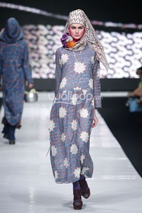 Jakarta, Indonesia - 19 Oktober. NurZahra Folk Solitude. Jakarta Fashion Week 2014 at Senayan City. 19 Oktober 2013. Jakarta. [Foto: Mohammad Abduh/Wolipop]