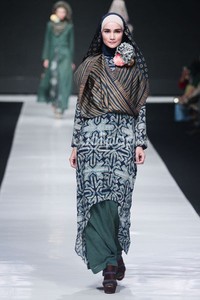 Jakarta, Indonesia - 19 Oktober. NurZahra Folk Solitude. Jakarta Fashion Week 2014 at Senayan City. 19 Oktober 2013. Jakarta. [Foto: Mohammad Abduh/Wolipop]