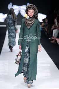 Jakarta, Indonesia - 19 Oktober. NurZahra Folk Solitude. Jakarta Fashion Week 2014 at Senayan City. 19 Oktober 2013. Jakarta. [Foto: Mohammad Abduh/Wolipop]