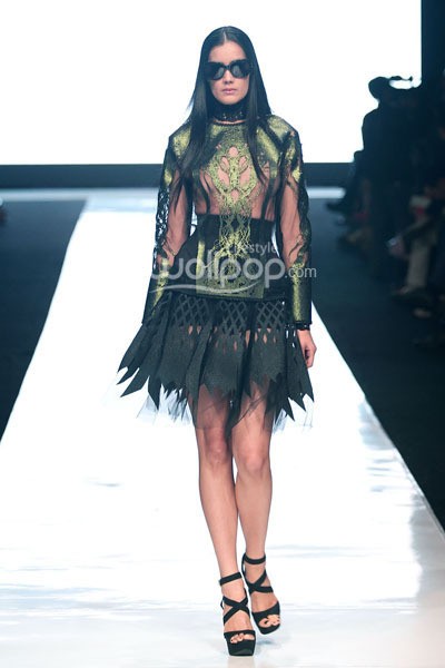 Jakarta, Indonesia - 19 Oktober. Tex Saverio Bringing Indonesia to The World. Jakarta Fashion Week 2014 at Senayan City, 19 Oktober 2013. Jakarta. [Foto: Mohammad Abduh/Wolipop]