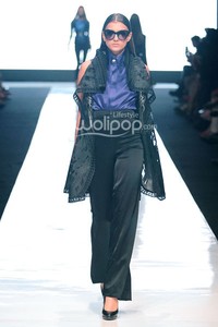 Jakarta, Indonesia - 19 Oktober. Tex Saverio Bringing Indonesia to The World. Jakarta Fashion Week 2014 at Senayan City, 19 Oktober 2013. Jakarta. [Foto: Mohammad Abduh/Wolipop]