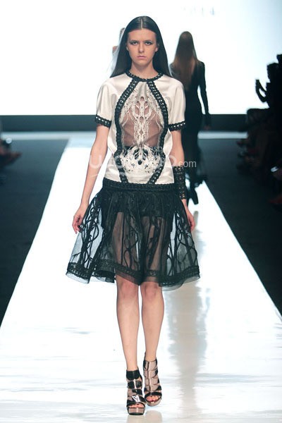 Jakarta, Indonesia - 19 Oktober. Tex Saverio Bringing Indonesia to The World. Jakarta Fashion Week 2014 at Senayan City, 19 Oktober 2013. Jakarta. [Foto: Mohammad Abduh/Wolipop]