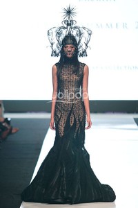 Jakarta, Indonesia - 19 Oktober. Tex Saverio Bringing Indonesia to The World. Jakarta Fashion Week 2014 at Senayan City, 19 Oktober 2013. Jakarta. [Foto: Mohammad Abduh/Wolipop]